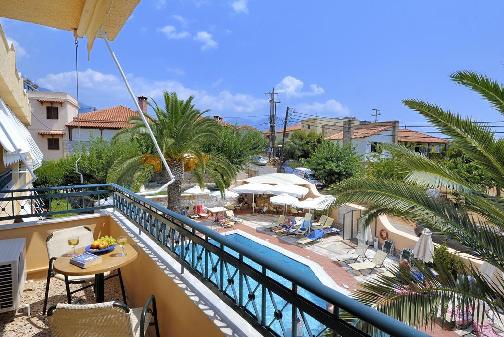 Lefktron Hotel Stoúpa الغرفة الصورة